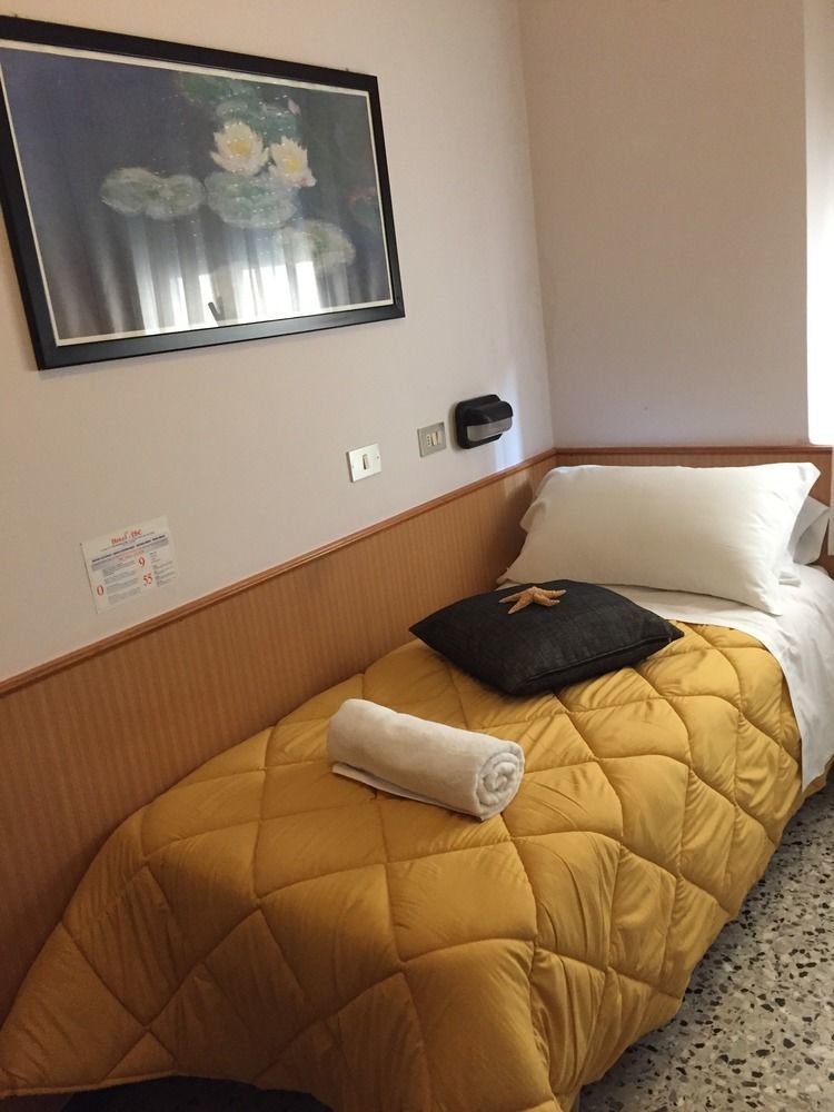 Abc Hotel Rimini Bagian luar foto