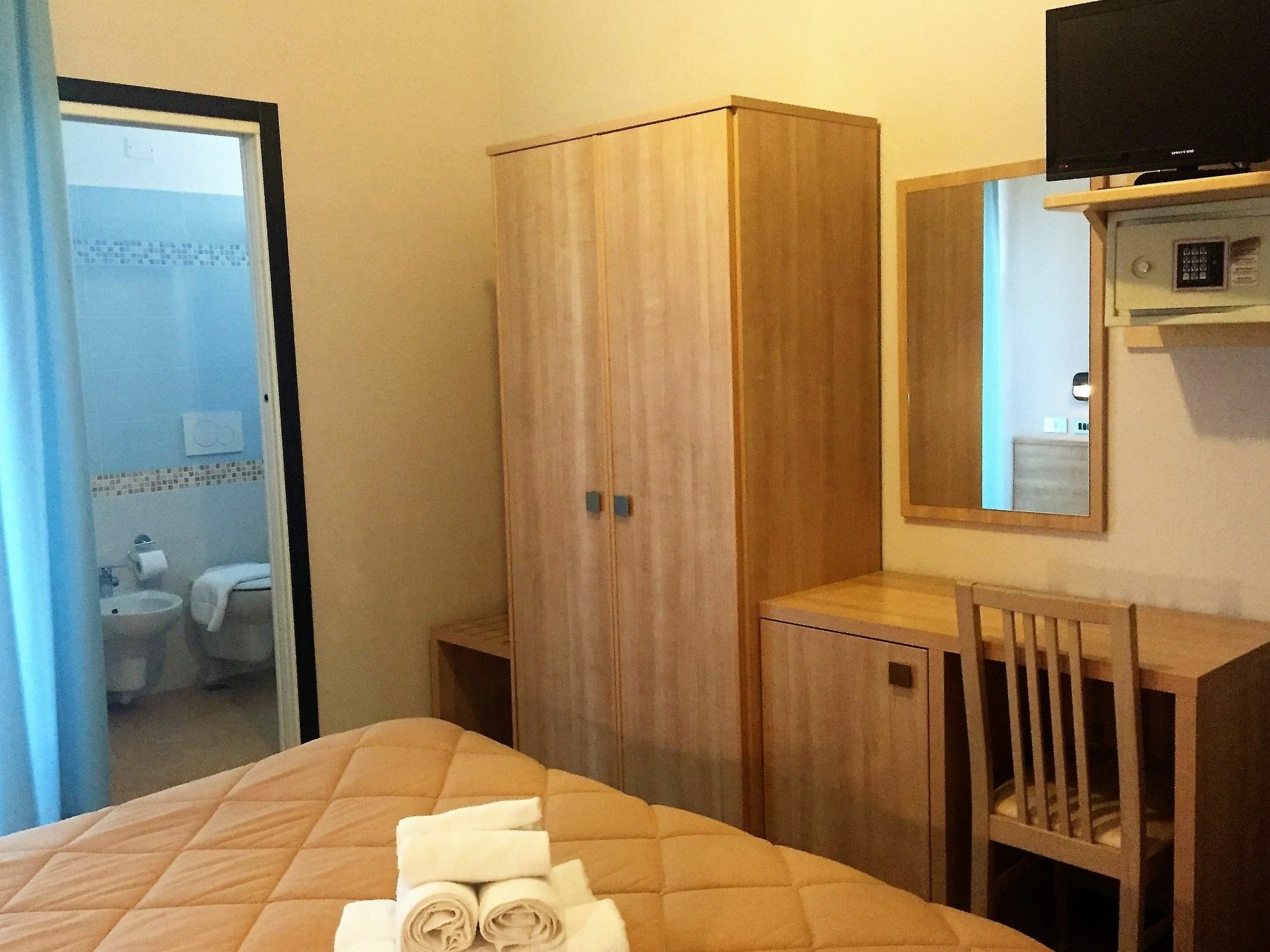 Abc Hotel Rimini Bagian luar foto