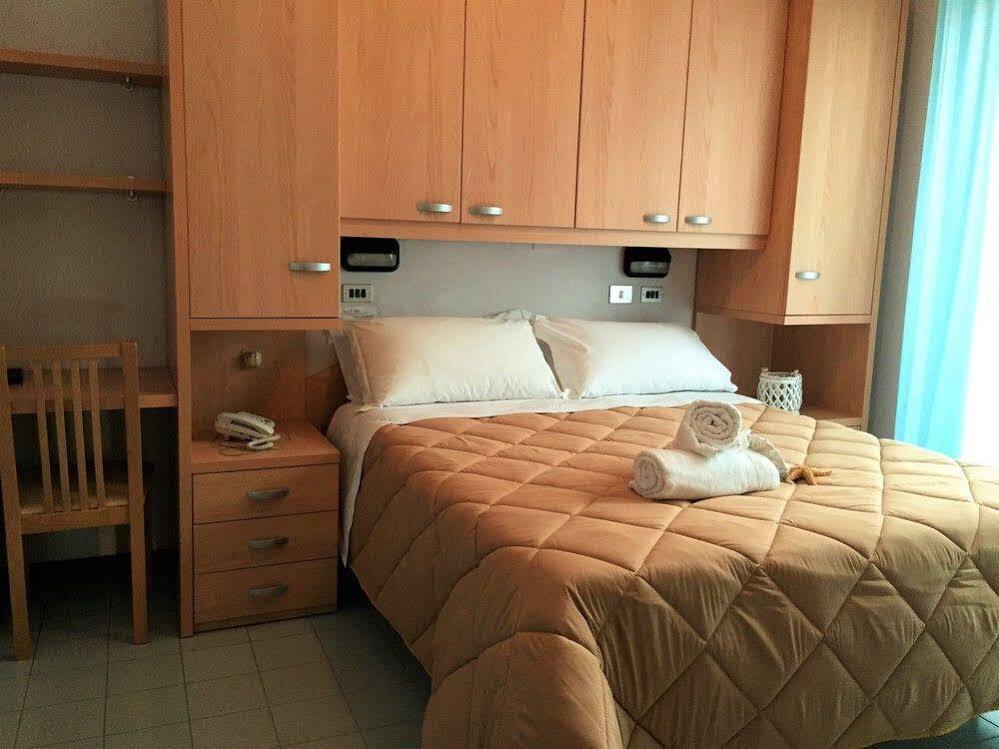 Abc Hotel Rimini Bagian luar foto